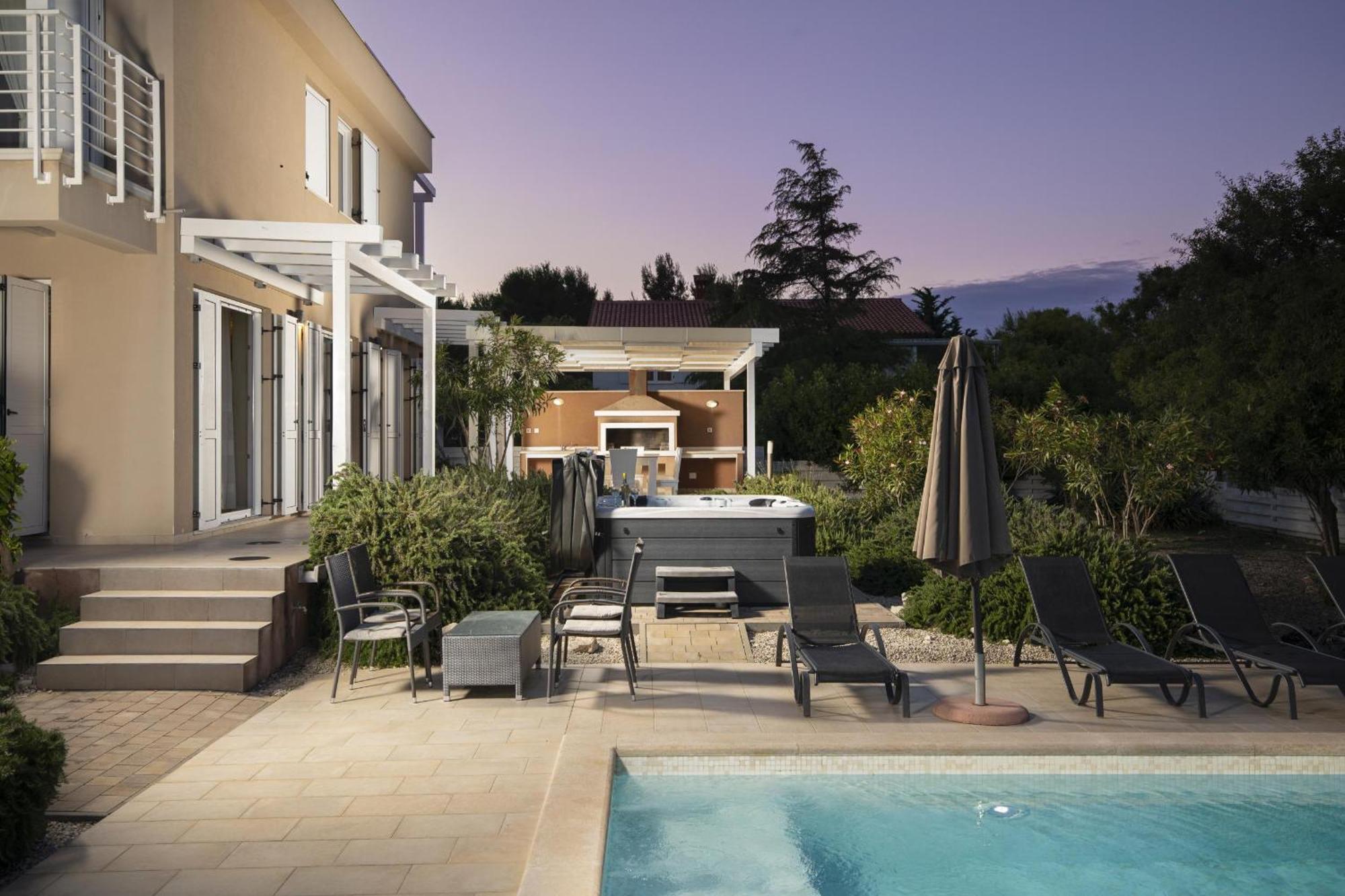 Villa Bella - Beautiful And Modern House With Pool, Souna, Jacuzzi & Playground, Liznjan - Istra Eksteriør bilde